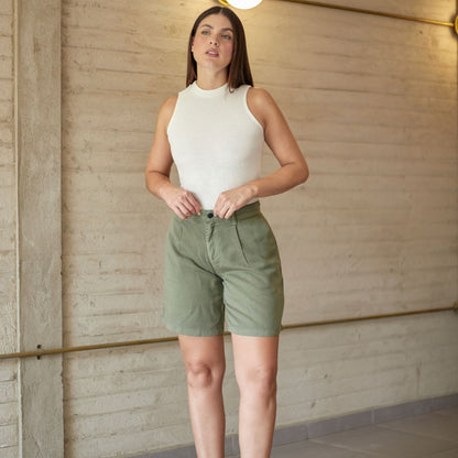 Short Eucalipto Oliva